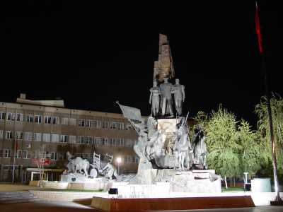 Atatürk ve Kurtuluş Anıtı